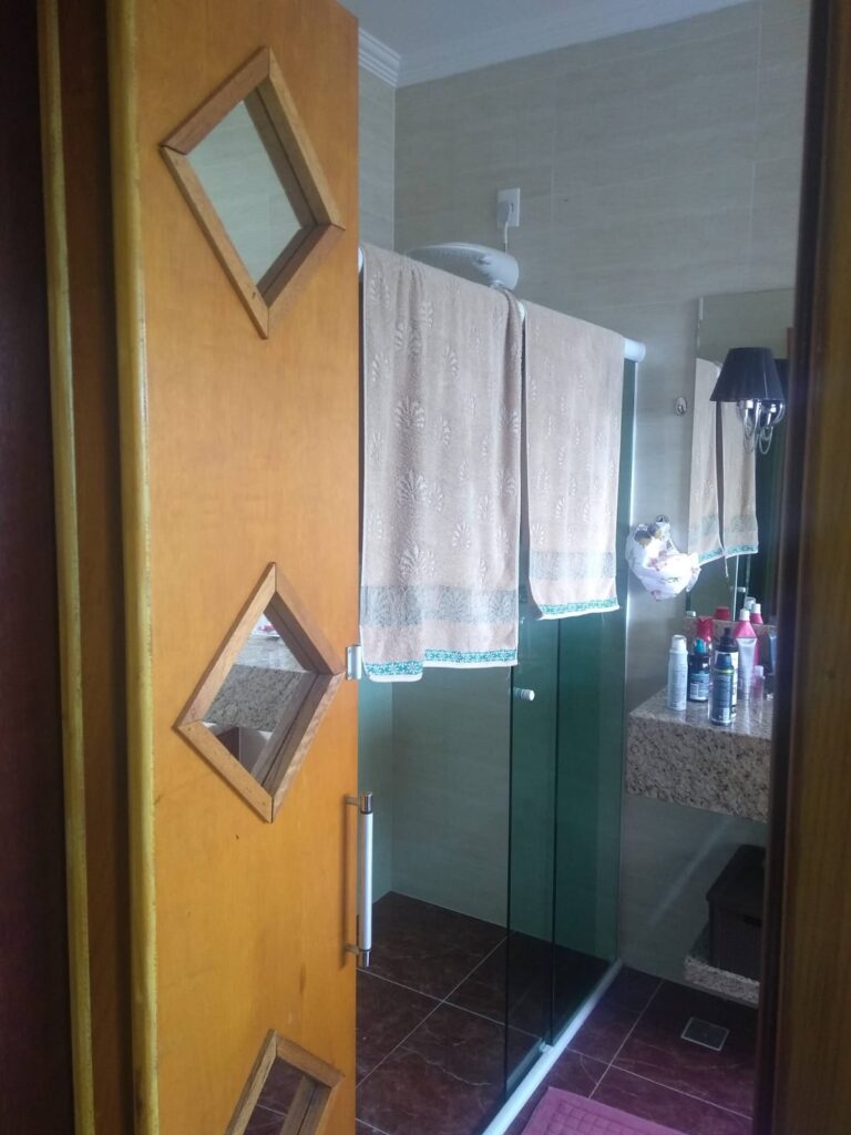 Linda casa mobiliada em condomínio fechado