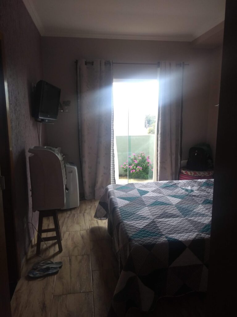 Linda casa mobiliada em condomínio fechado