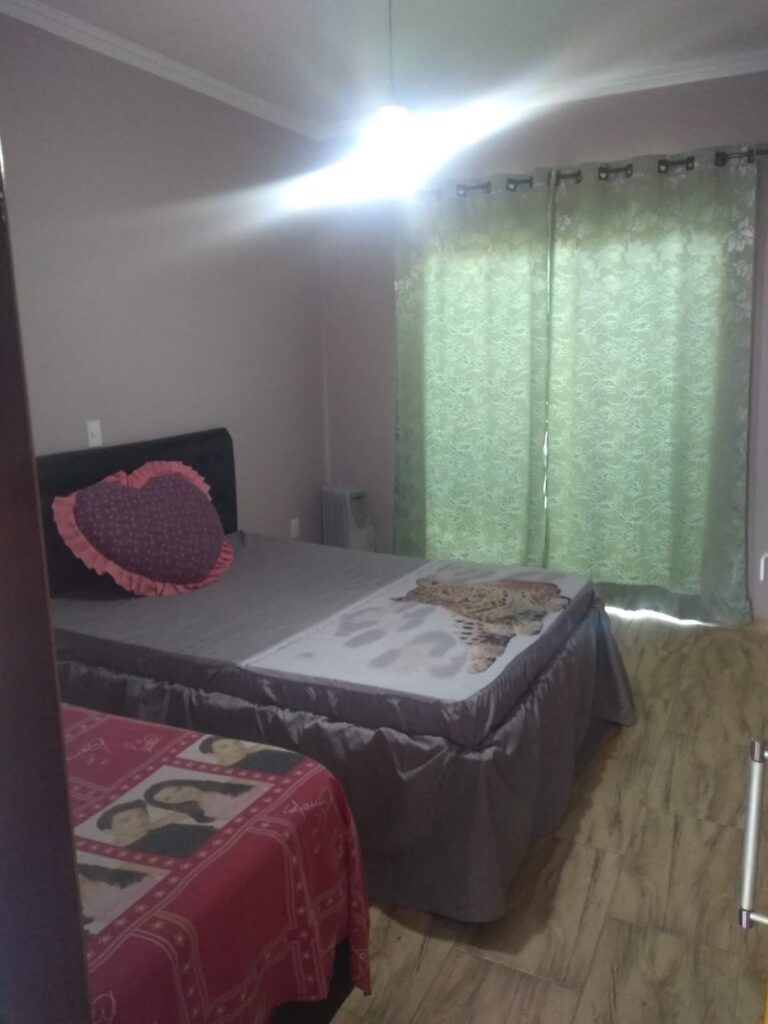 Linda casa mobiliada em condomínio fechado