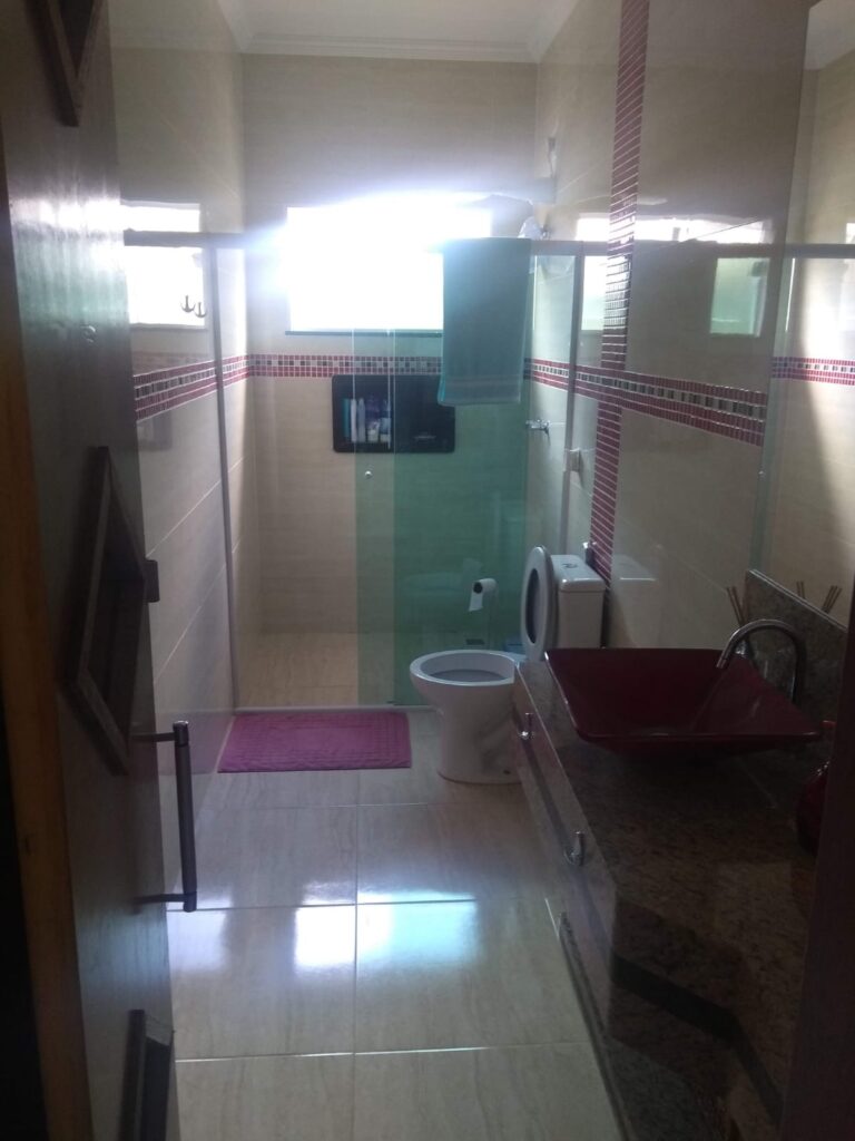 Linda casa mobiliada em condomínio fechado