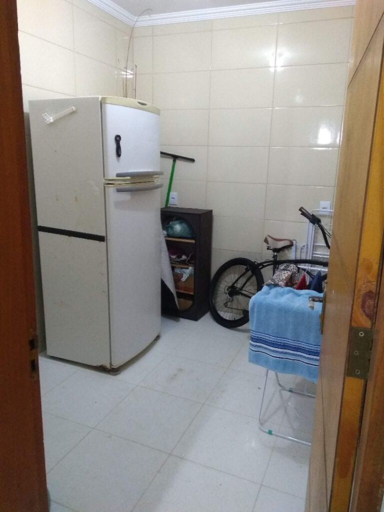 Linda casa mobiliada em condomínio fechado