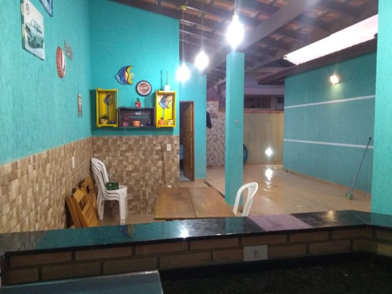 Linda casa mobiliada em condomínio fechado