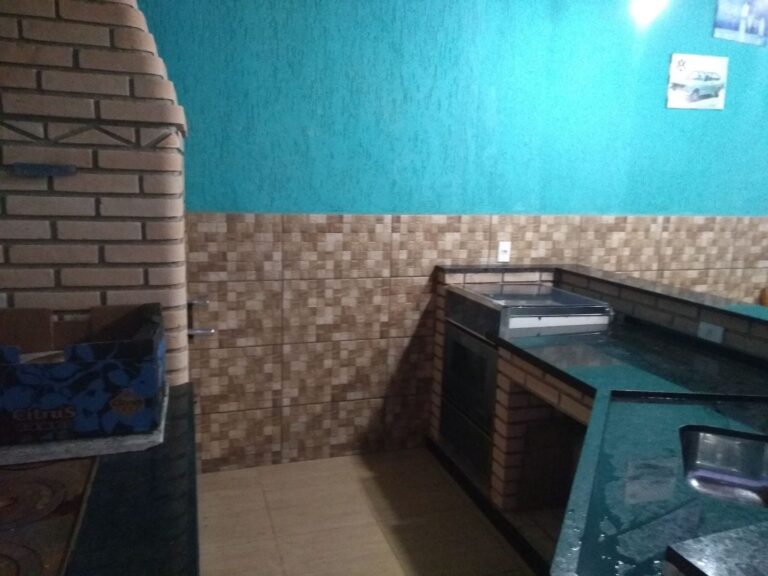 Linda casa mobiliada em condomínio fechado