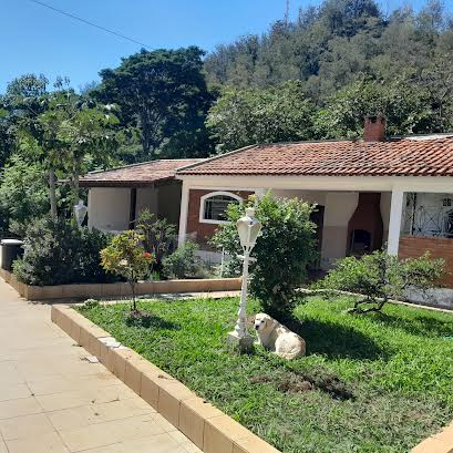 BELÍSSIMA CASA  ÁGUAS DE LINDOIA