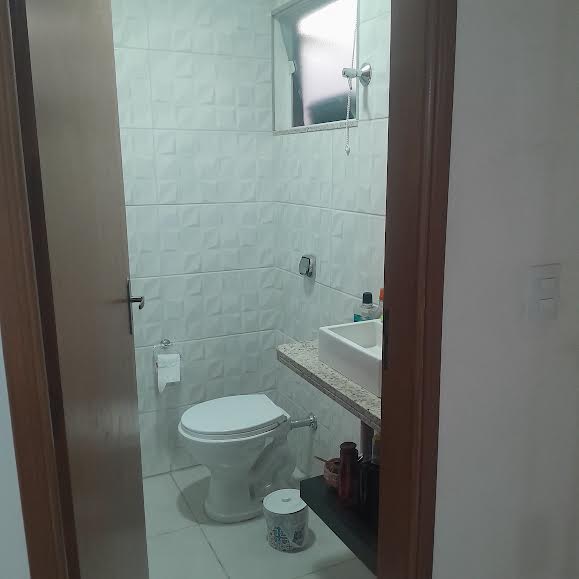 VENDE-SE BELÍSSIMA CASA