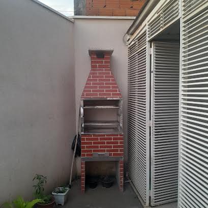 VENDE-SE BELÍSSIMA CASA