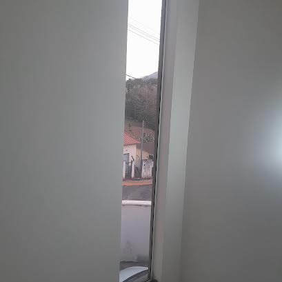 VENDE-SE BELÍSSIMA CASA