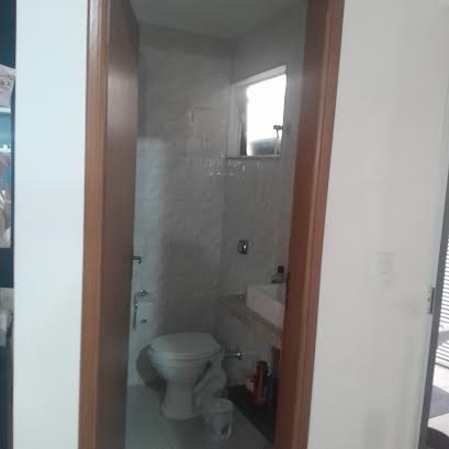 VENDE-SE BELÍSSIMA CASA