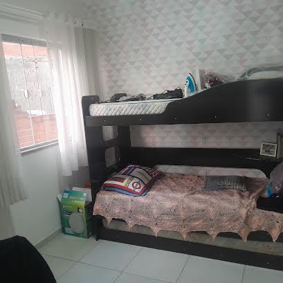 VENDE-SE BELÍSSIMA CASA