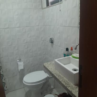 VENDE-SE BELÍSSIMA CASA