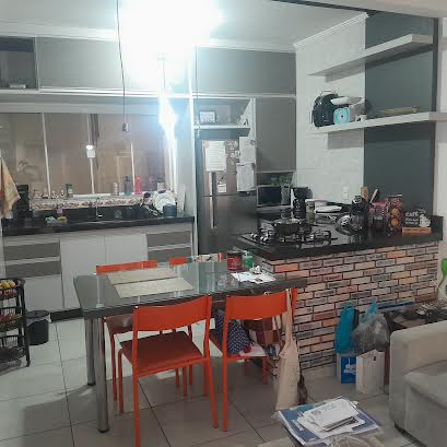 VENDE-SE BELÍSSIMA CASA
