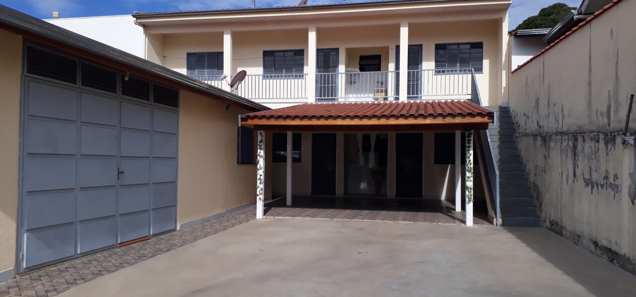 Três casas no mesmo terreno para investidor