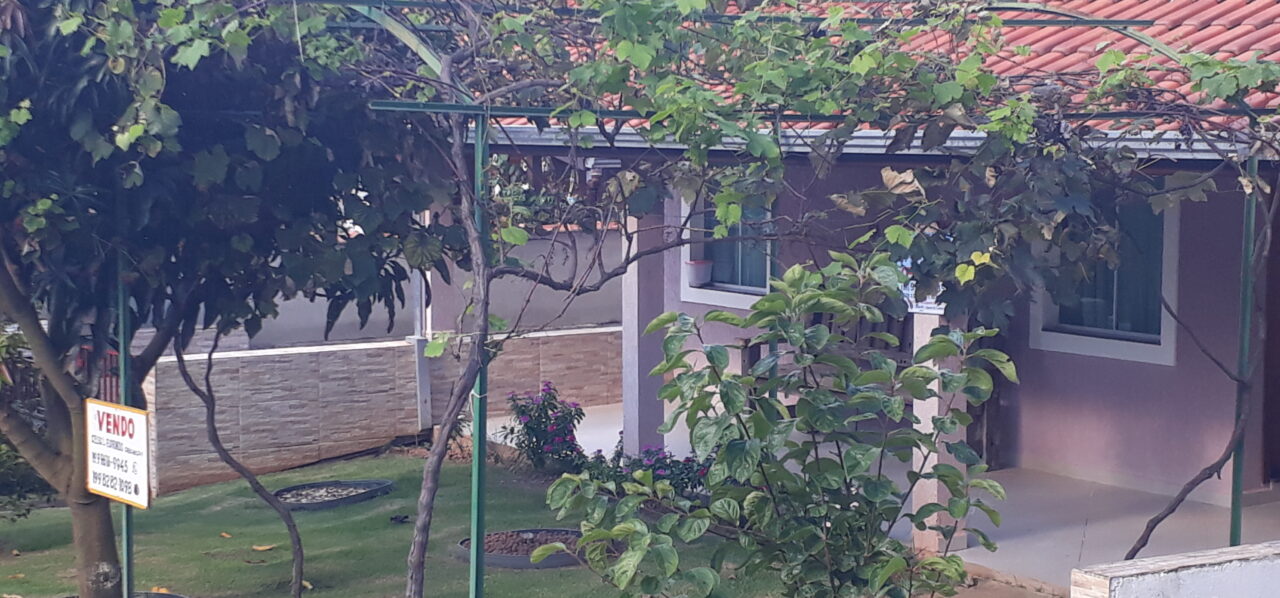 Ótima Casa em Condomínio Fechado