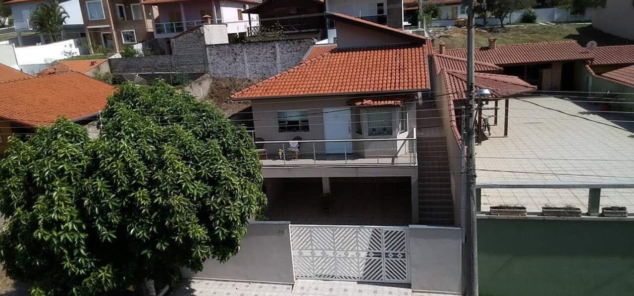 Ótima casa em Cond. fechado