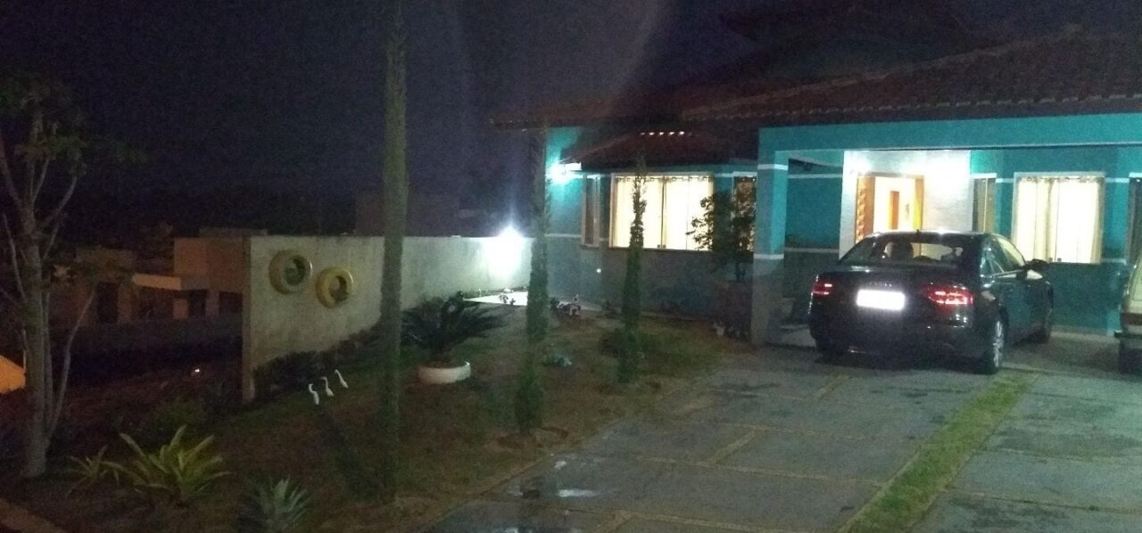 Linda casa mobiliada em condomínio fechado